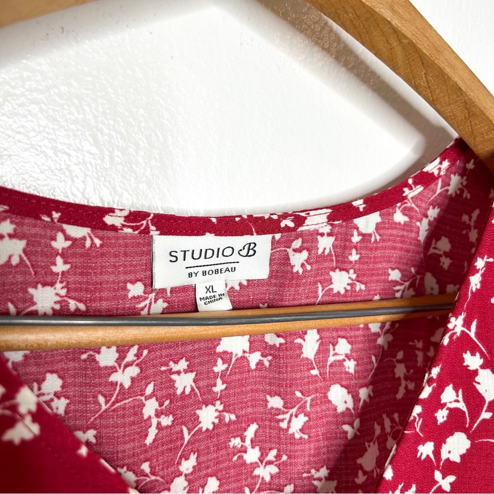 Studio B by Bobeau Red Floral Print Boxy Flutter Sleeve Button Front Top‎ XL - Picture 5 of 7